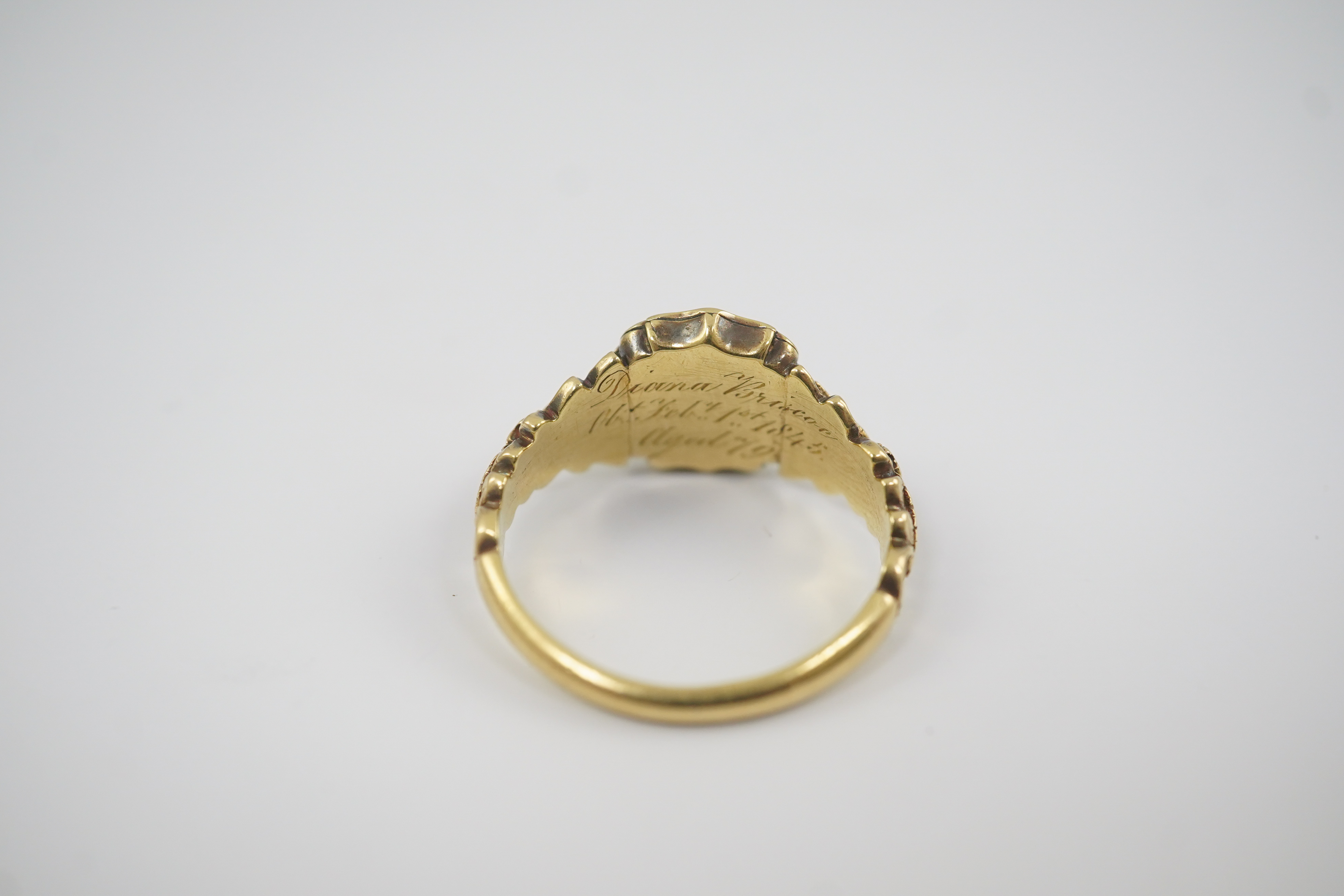 An early Victorian 18ct gold and two colour enamel 'In Memory Of' mourning ring